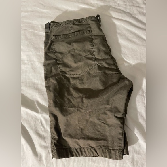 Dark kaki shorts - Picture 2 of 4